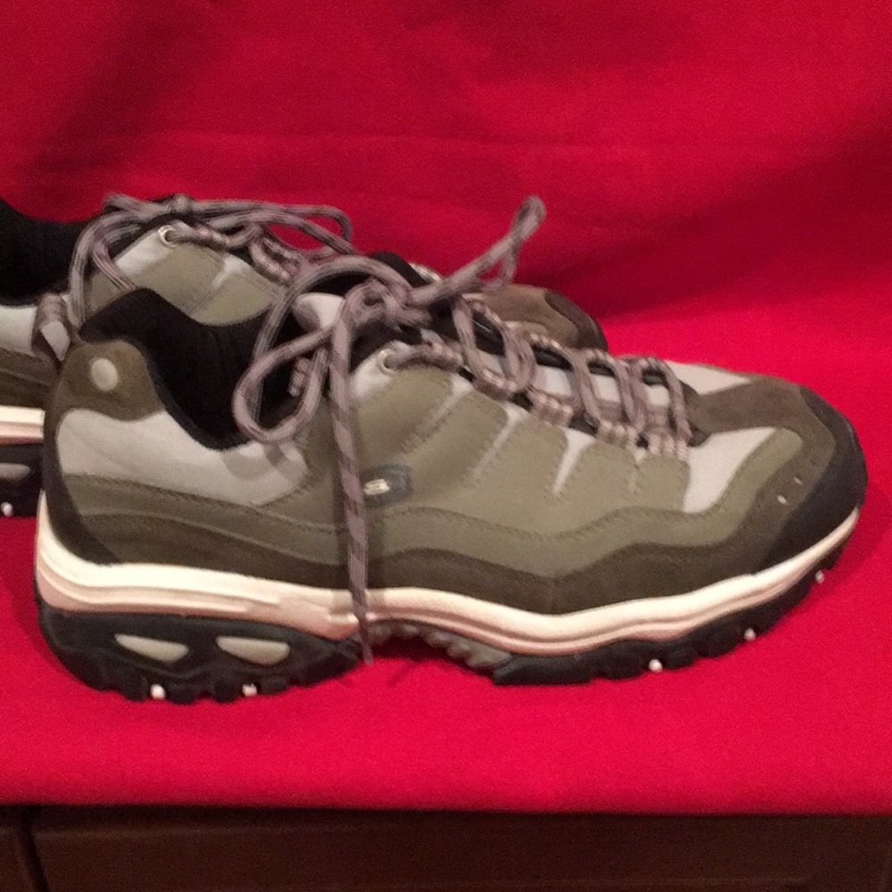 Skechers tennis shoes